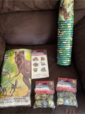Jurassic World Party Supplies Pack